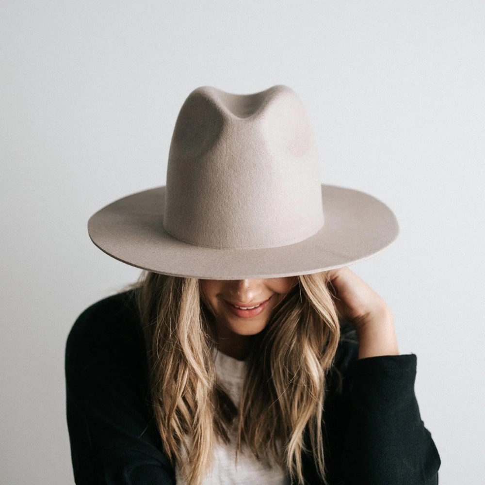 Womens Wide Brim Felt Fedora Hat in Light Taupe